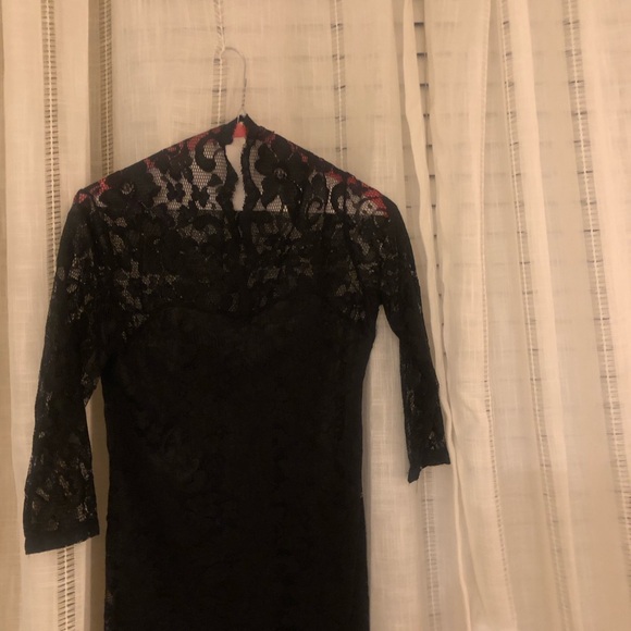 Bodycon Lace Dress - Picture 4 of 5